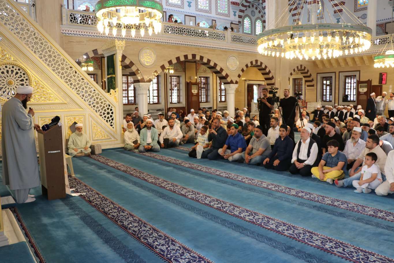 Ezberlerini tamamlayan hafızlar düzenlenen törenle icazet aldı